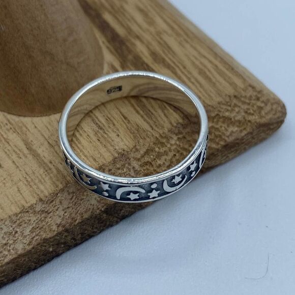 Sterling Silver Moon And Stars Band Ring Sizes 6,7,8 - Picture 7 of 8